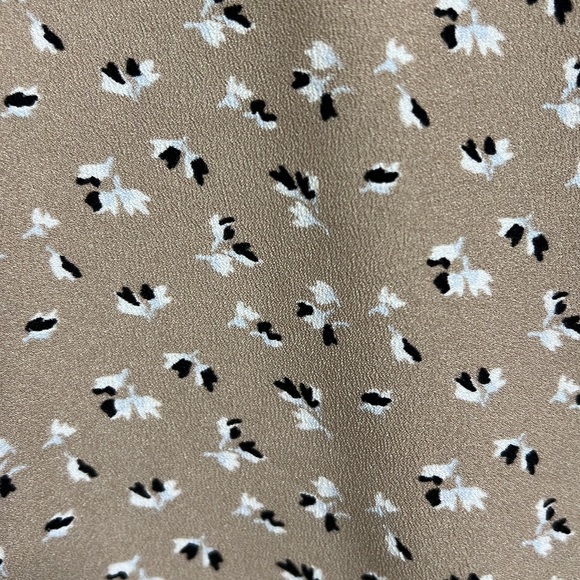 Ann Taylor large sleeveless top - Picture 5 of 6